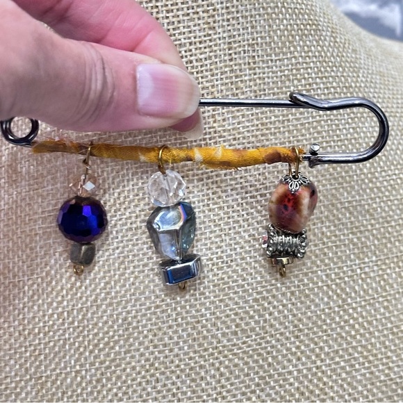 Safety Pin With Charms Brooch With Handmade Glass Beads & Crystal Multicolored - Picture 3 of 7